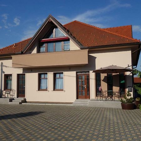 Studio Apartmani Vinica Екстериор снимка